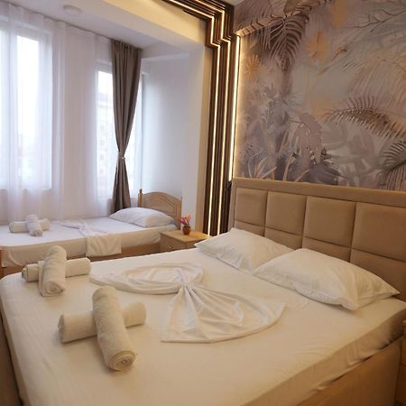 Golden Sleep Hostel Shkodër Buitenkant foto