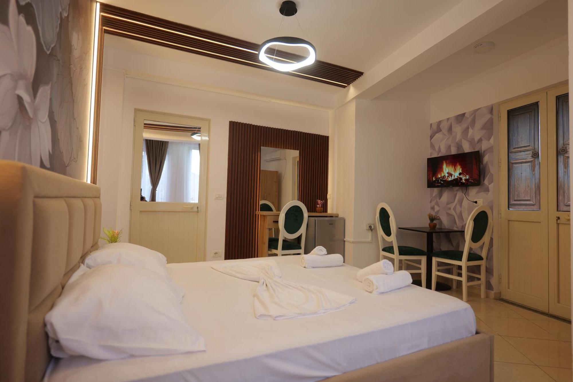 Golden Sleep Hostel Shkodër Buitenkant foto