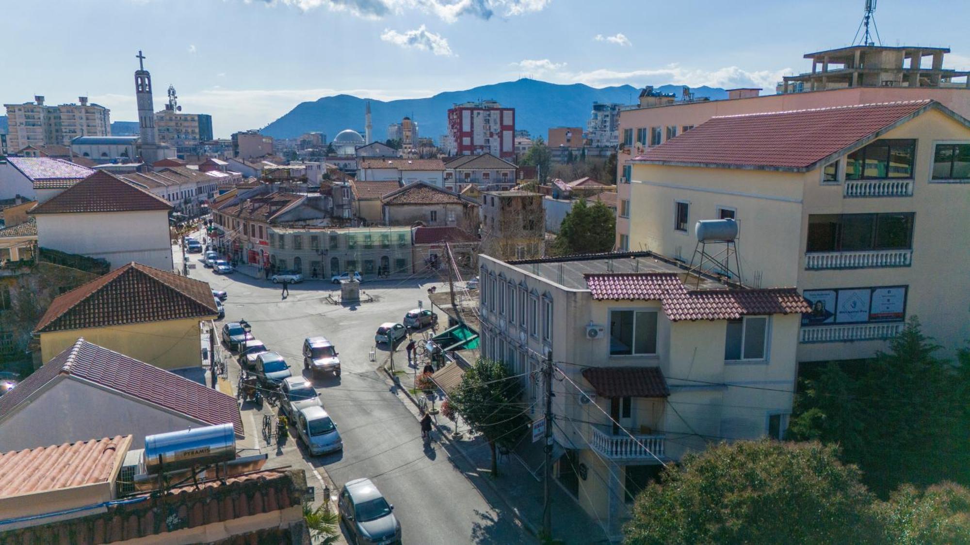 Golden Sleep Hostel Shkodër Buitenkant foto
