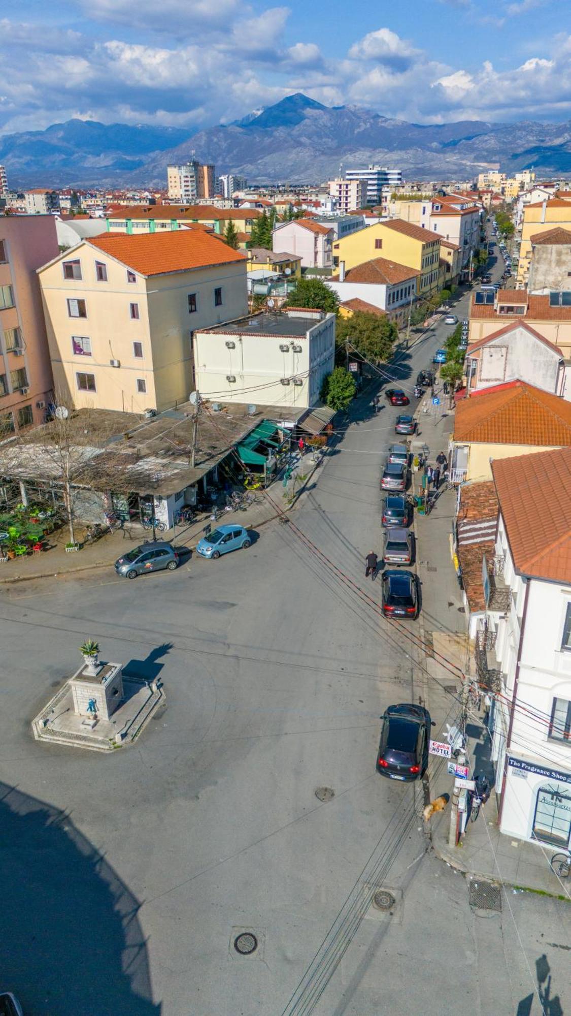 Golden Sleep Hostel Shkodër Buitenkant foto