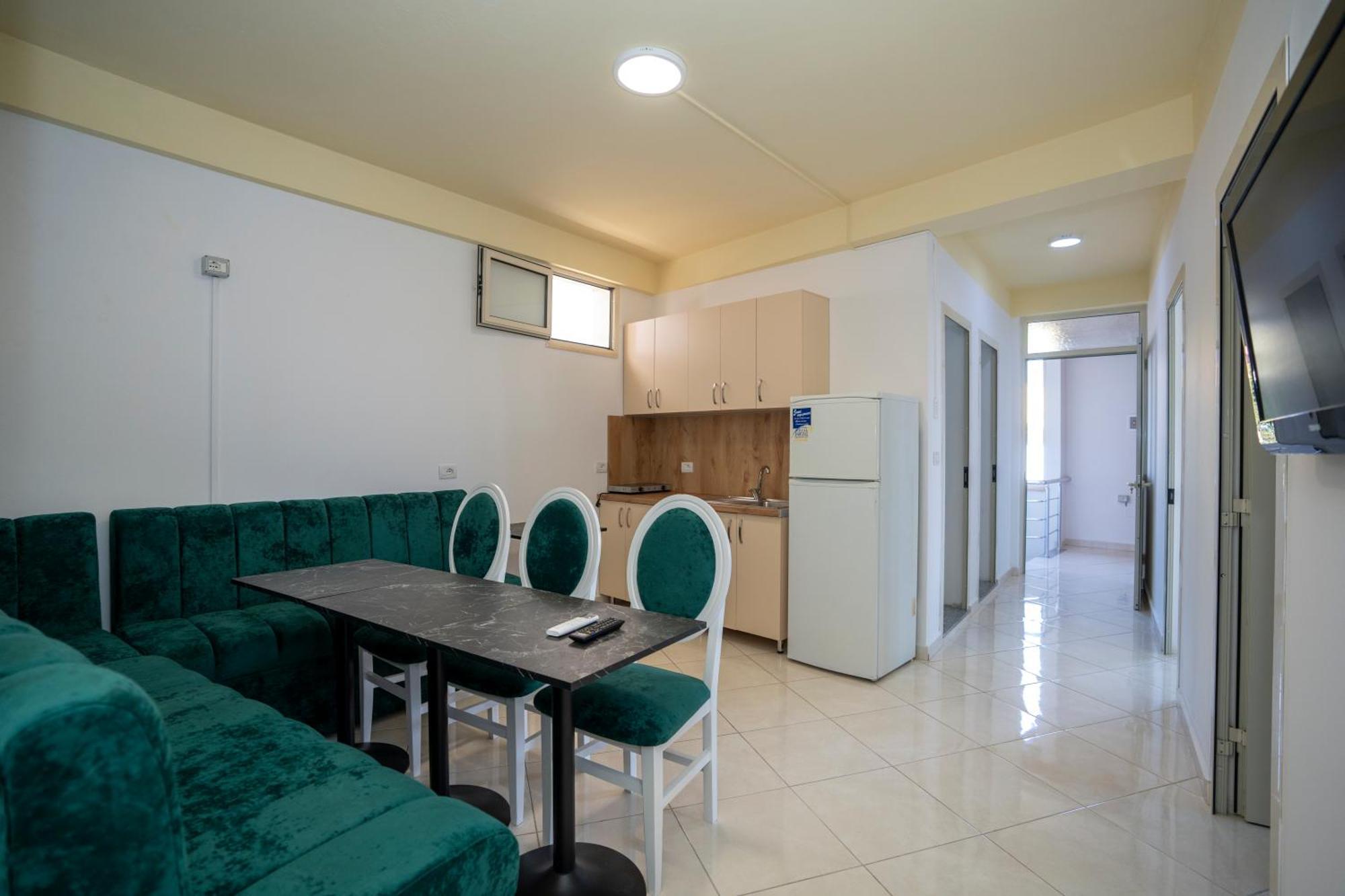 Golden Sleep Hostel Shkodër Buitenkant foto