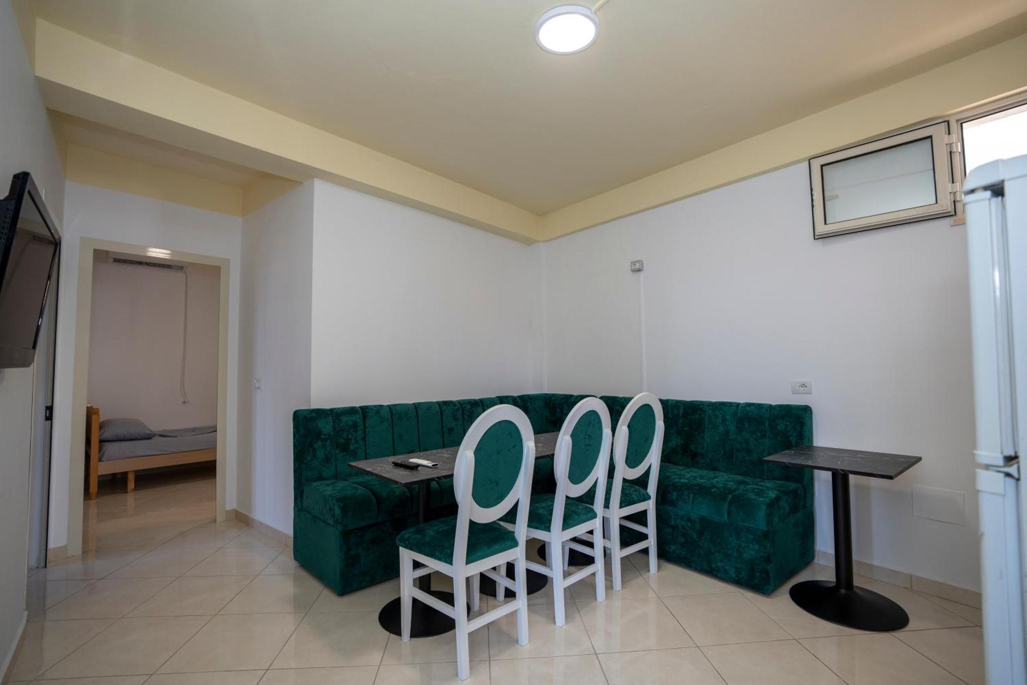 Golden Sleep Hostel Shkodër Buitenkant foto
