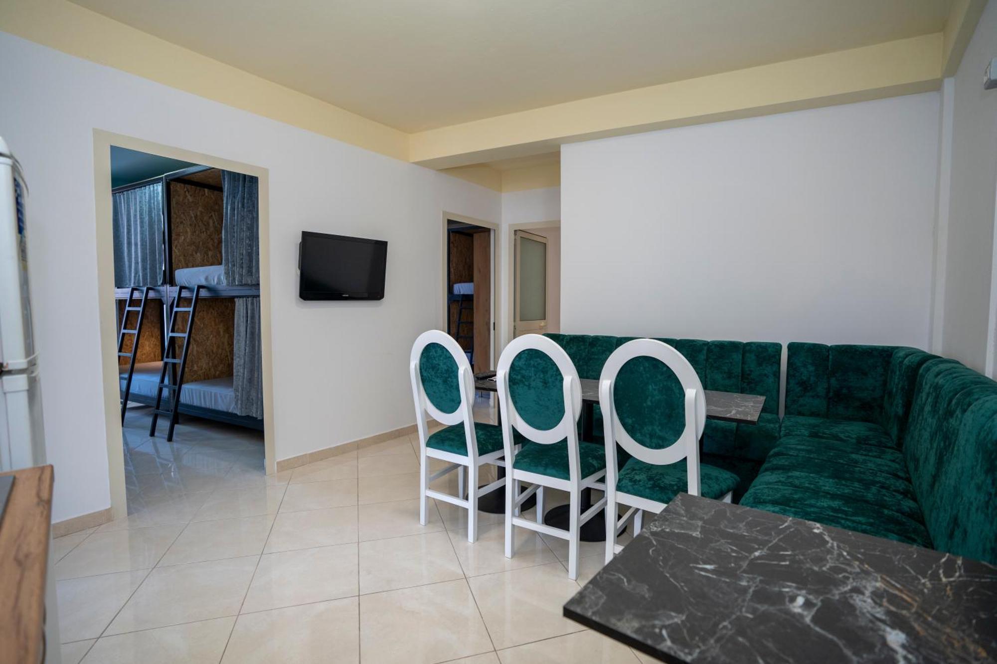 Golden Sleep Hostel Shkodër Buitenkant foto