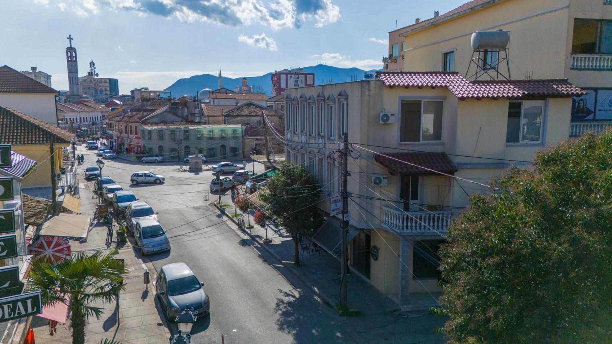 Golden Sleep Hostel Shkodër Buitenkant foto