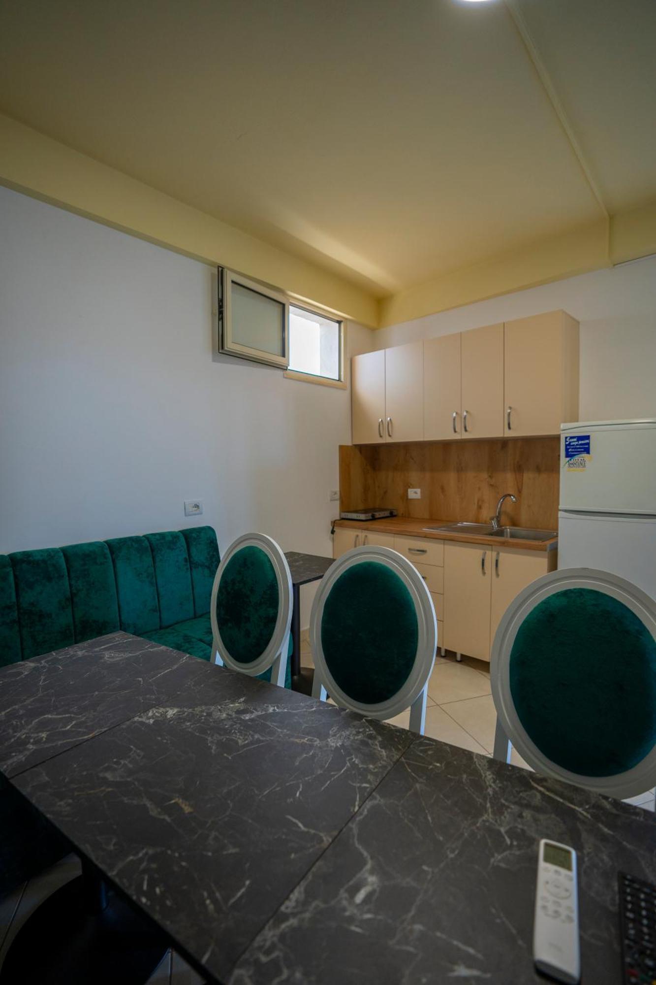 Golden Sleep Hostel Shkodër Buitenkant foto